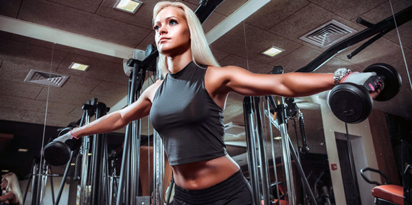 Багато жінок вважають, що кардіо робить їх стрункішими, а силовий тренінг – спортивною та мускулистою